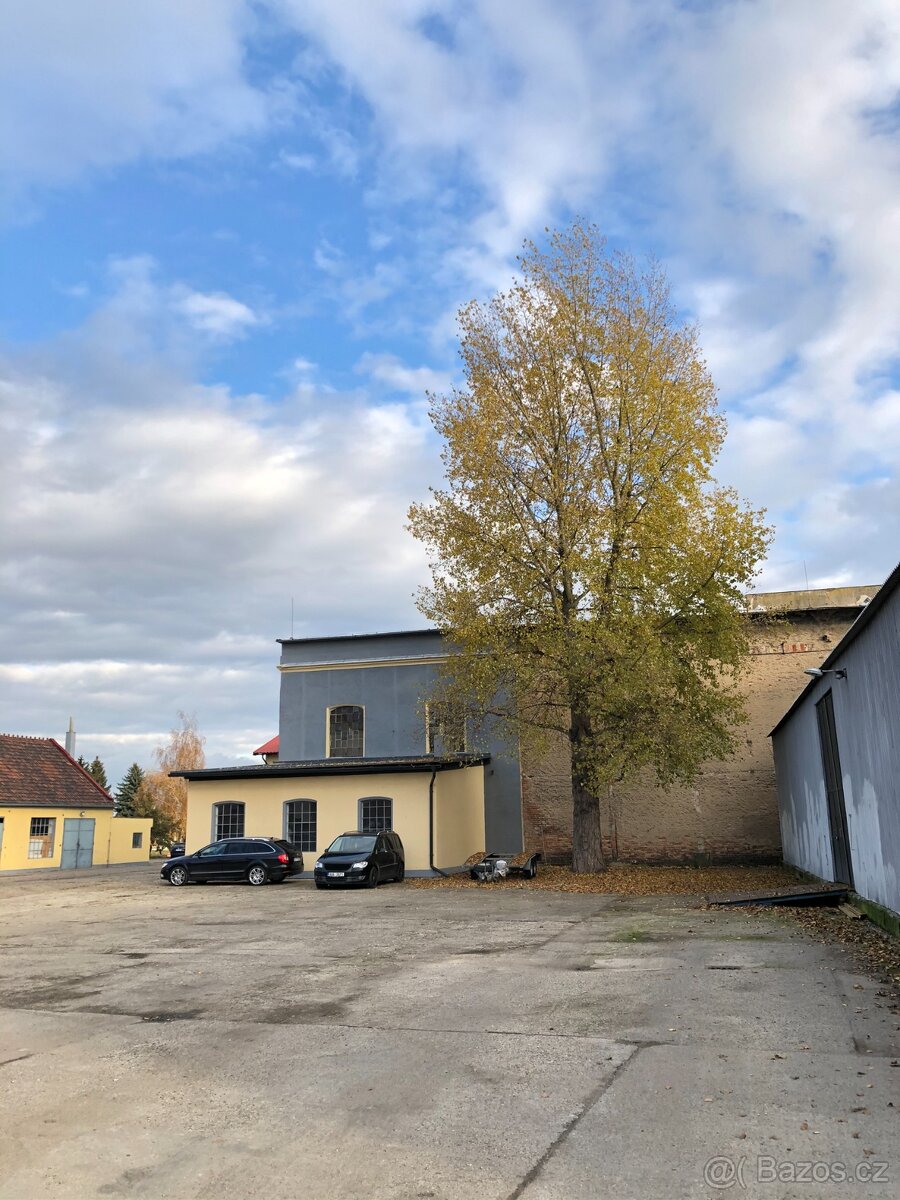 Pronájem venkovních zpevněných ploch + kanceláře/byt pro zam - 3