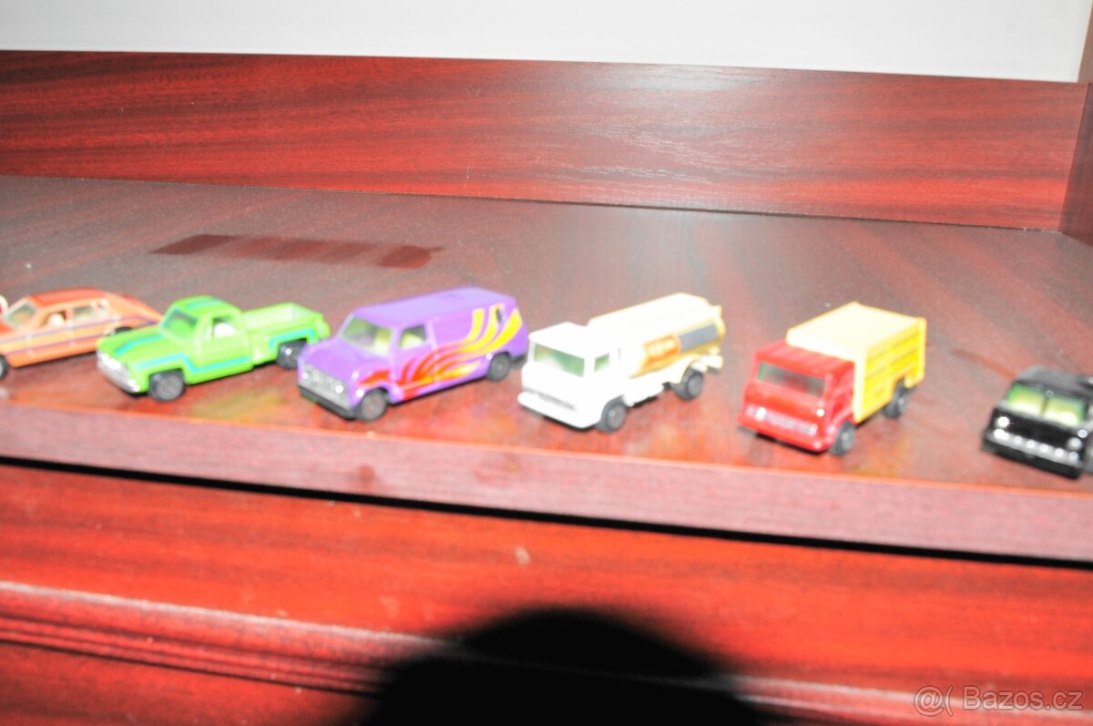 STARÉ AUTÍČKA, 8 KUSŮ - 3