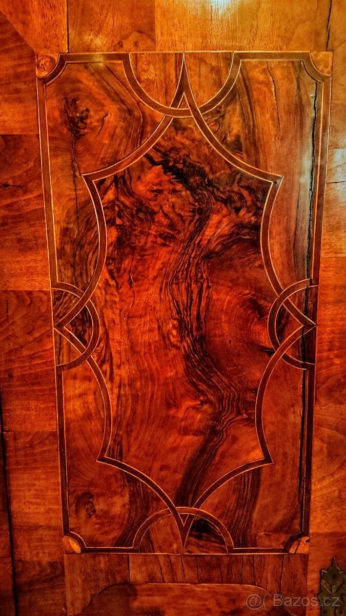 Zámecká barokní intarzovaná skříň 18 stol.- ořech - originál - 3