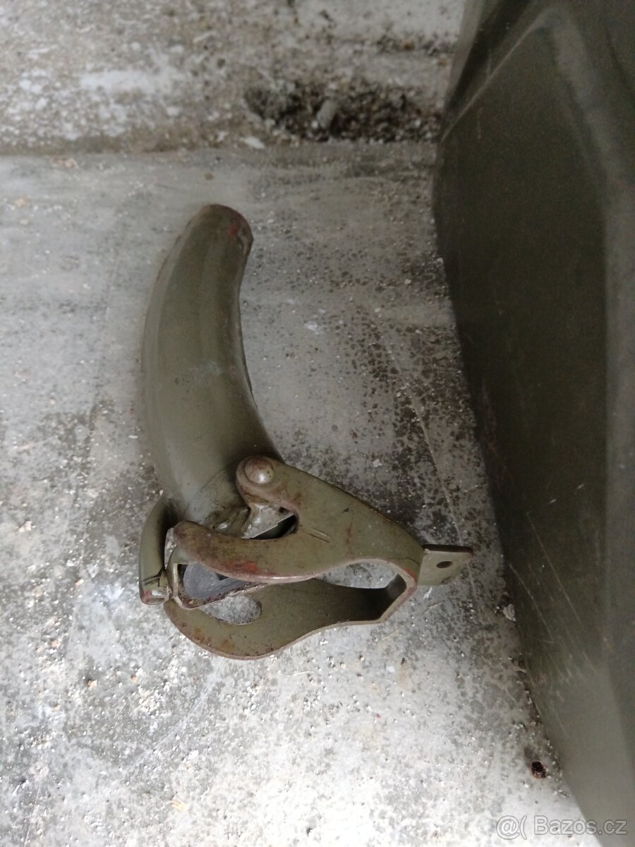 Plechový kanystr 20l s nálevkou - 3