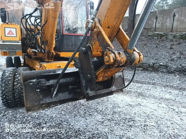 kolový bagr Liebherr A310 - 3