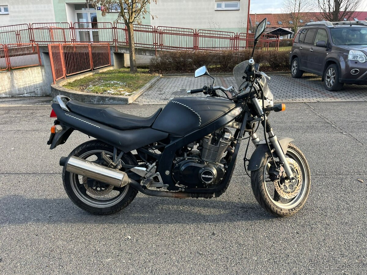 Suzuki GS 500E - 3