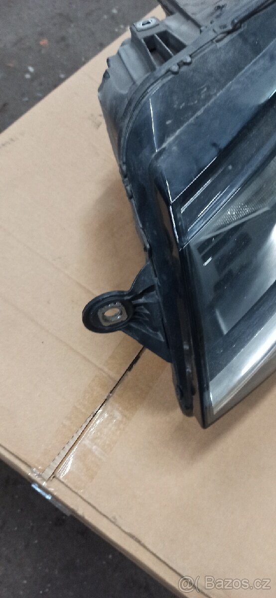 Levý přední světlomet VW Transporter 2017 - 3