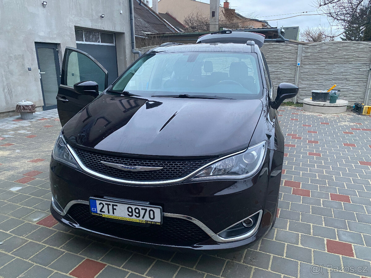 Chrysler Pacifica - 3