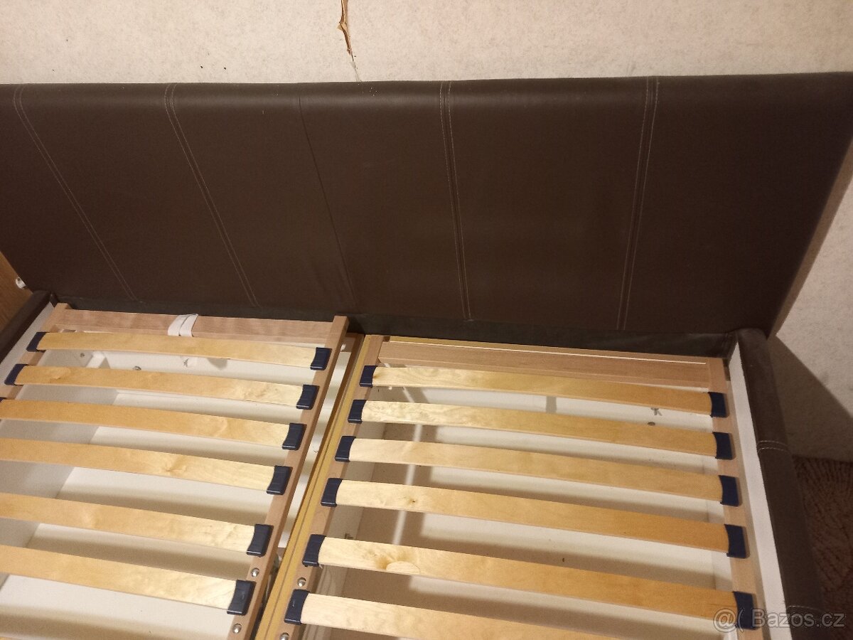 Manželská postel s koženkovým čalouněním - 3