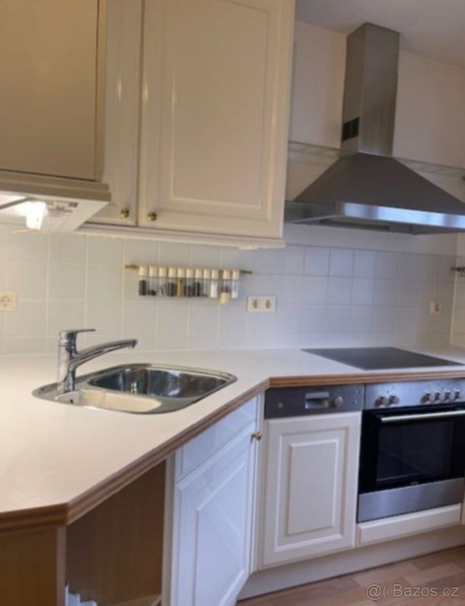 Bílá venkovská kuchyňská linka se spotřebiči,5726 - 3