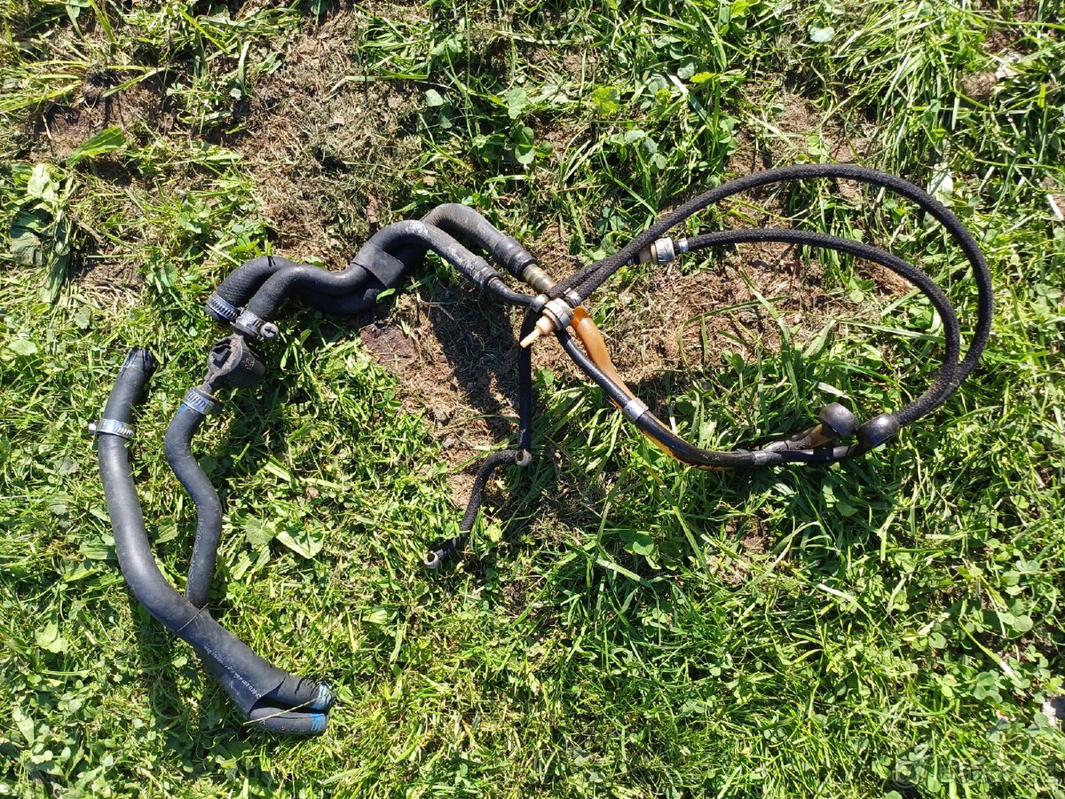 AUDI A4B6 hadice paliva - 3