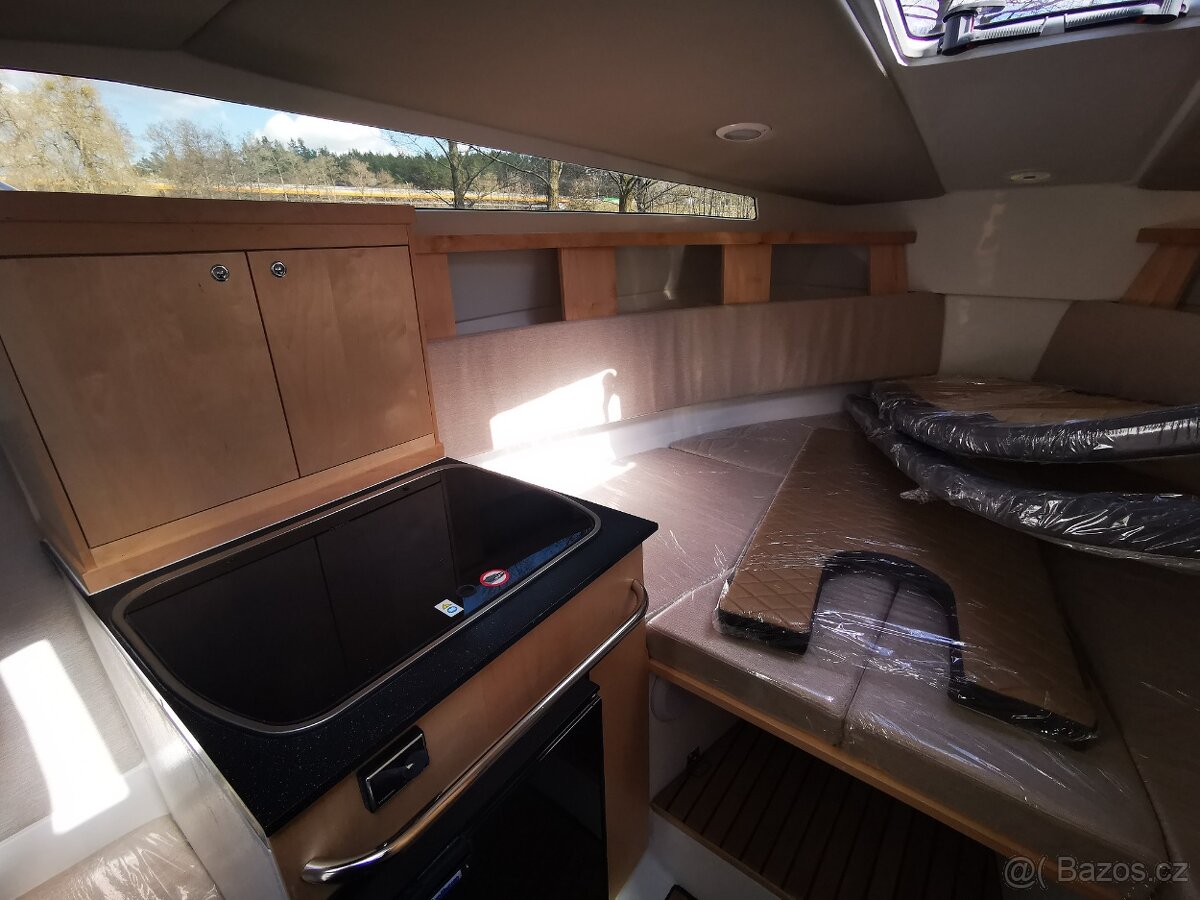 Motorova kajutova loď - 3