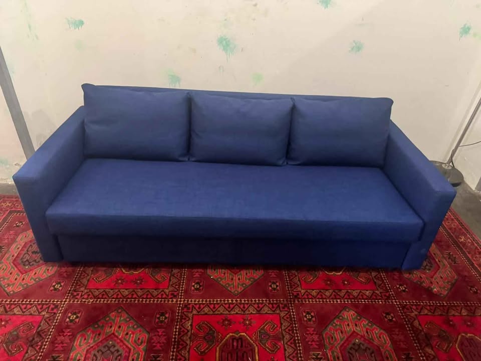 Kvalitní tmave modrá Rozkládací pohovka Ikea zn. Frieheten - 3