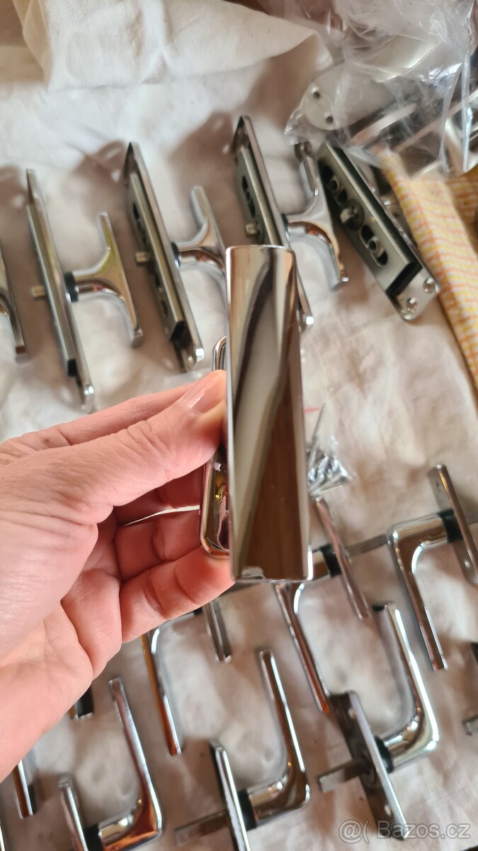 Rozvory a jiné okenní kování - 3