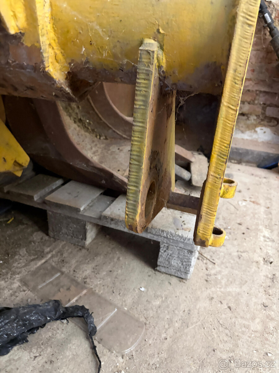 PODKOP na nakladač HON UN 053 a malou lžíci k tomu - 3