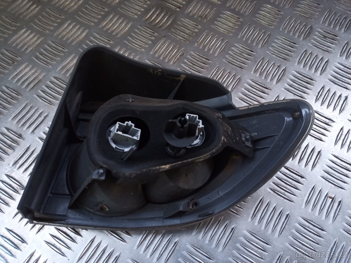 Mazda 2 DY zadní světla SKLADEM - 3