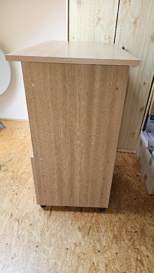 Skříňka, stolek nejen pod televizi - 3