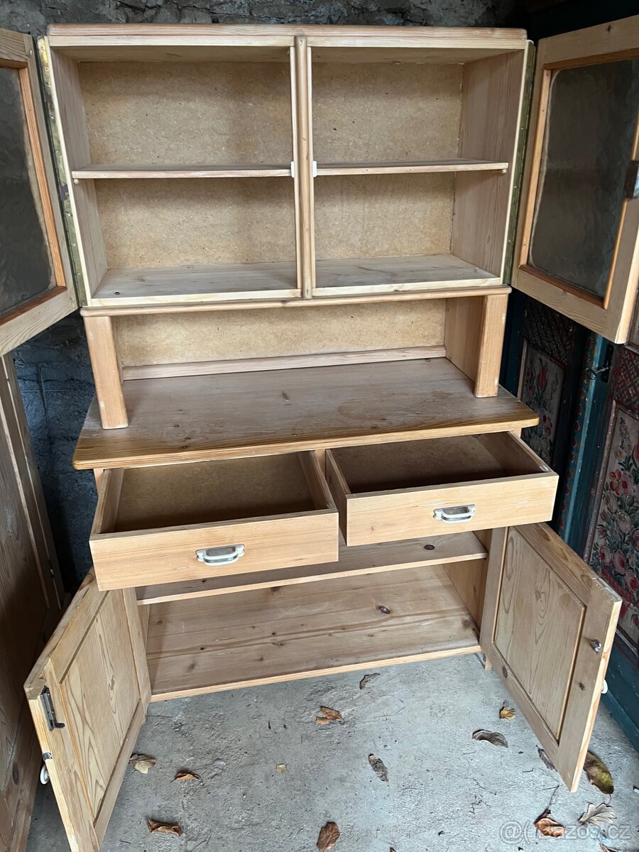 Kredenc kuchyňský starý - 3