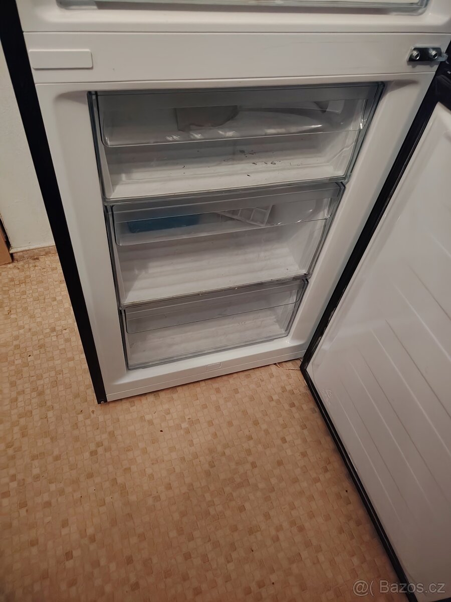 GORENJE NRK6202EBXL4 MULTIFLOW360 331litrů - 3