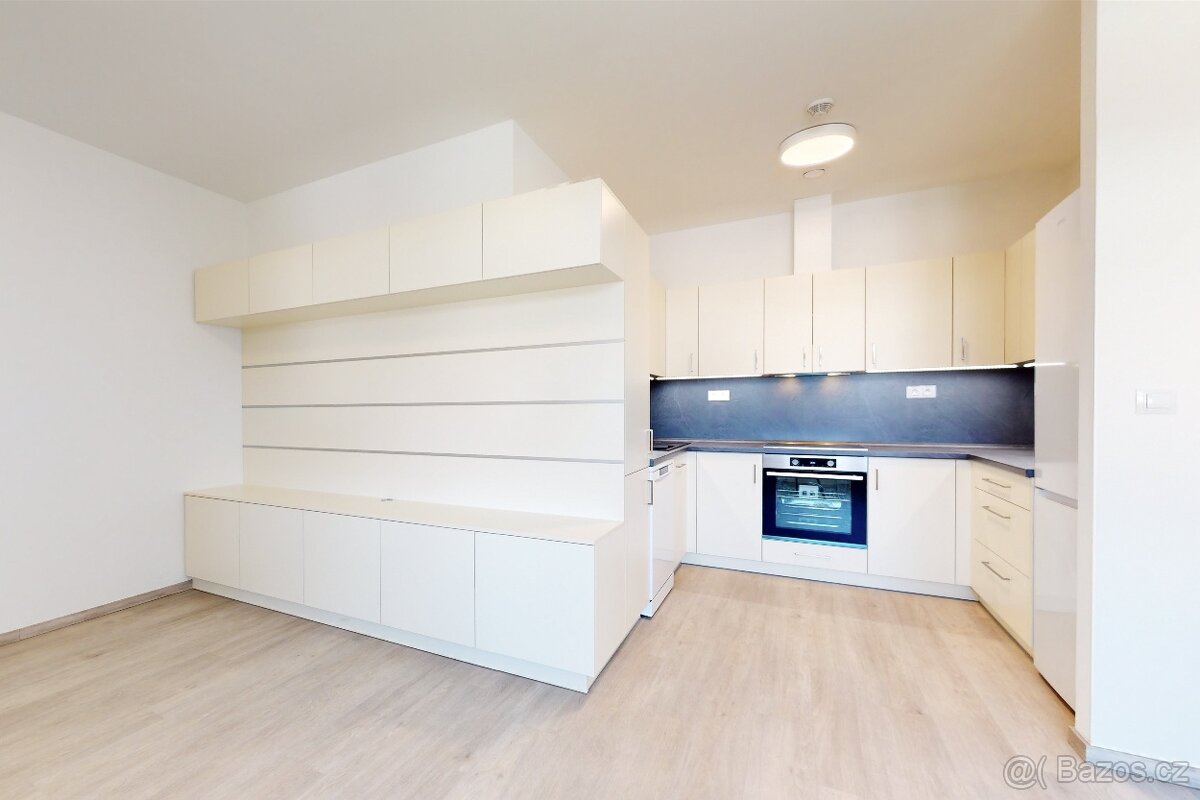 Pronájem luxusního bytu 4+kk v Hradci Králové s vlastním par - 3