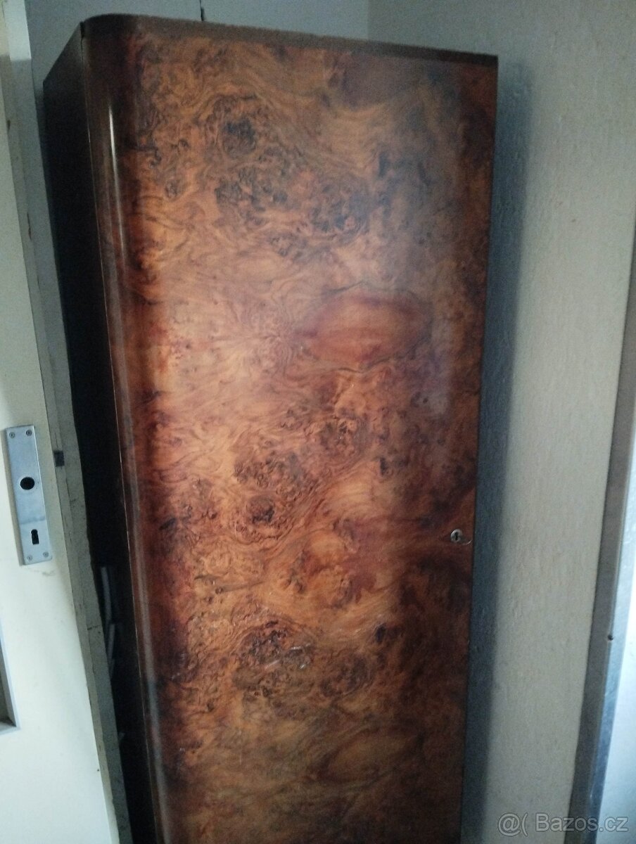 Starožitná obývací stěna,dekor kořenice - 3