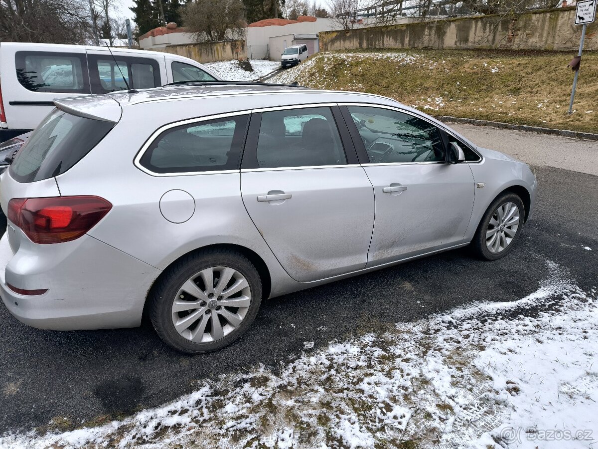 Opel Astra J 1.4 16V, 103kw, 2011 - 3