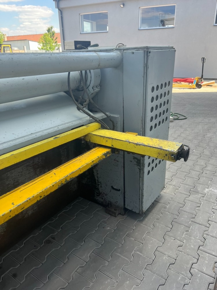 36. Tabulové nůžky NTC 2500/4 - 3