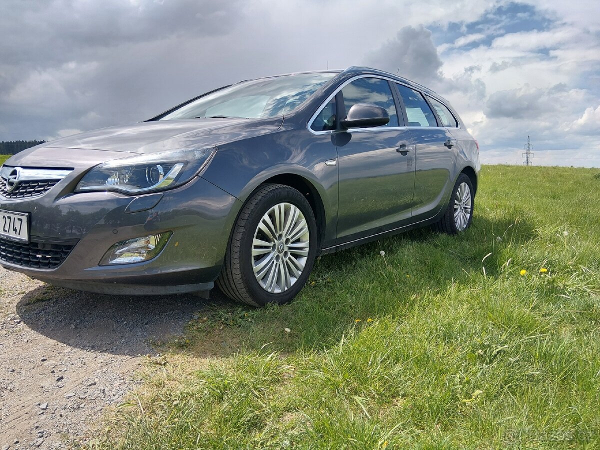 Opel Astra J Sport Tourer - 3
