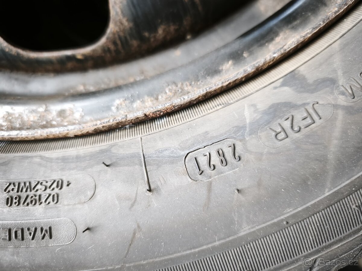 Pneu 215/60 R 16 - 3