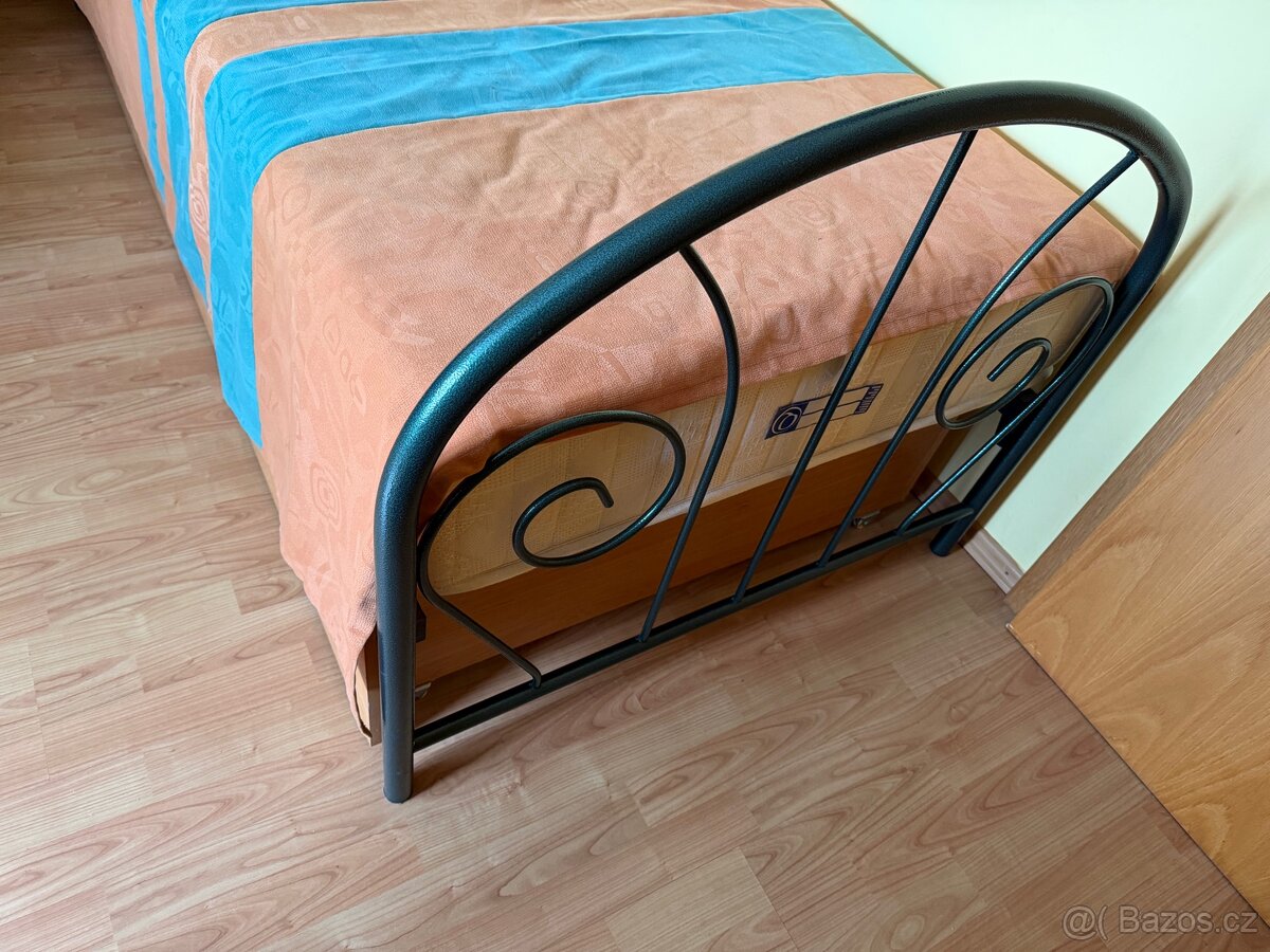 Kovová postel a roštem, matrací a šuplíkem na míru.. - 3