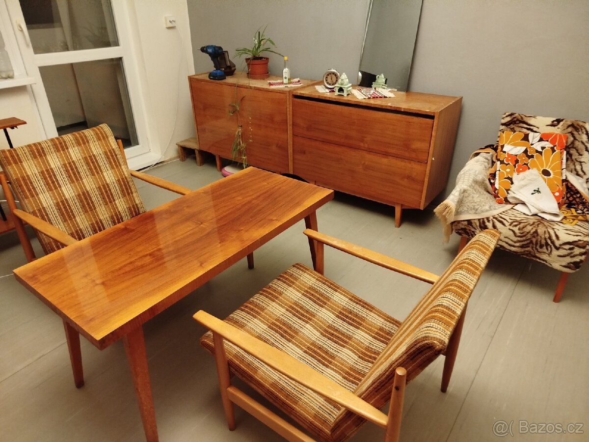 Prodej starého nábytku a polohového lustru - 3