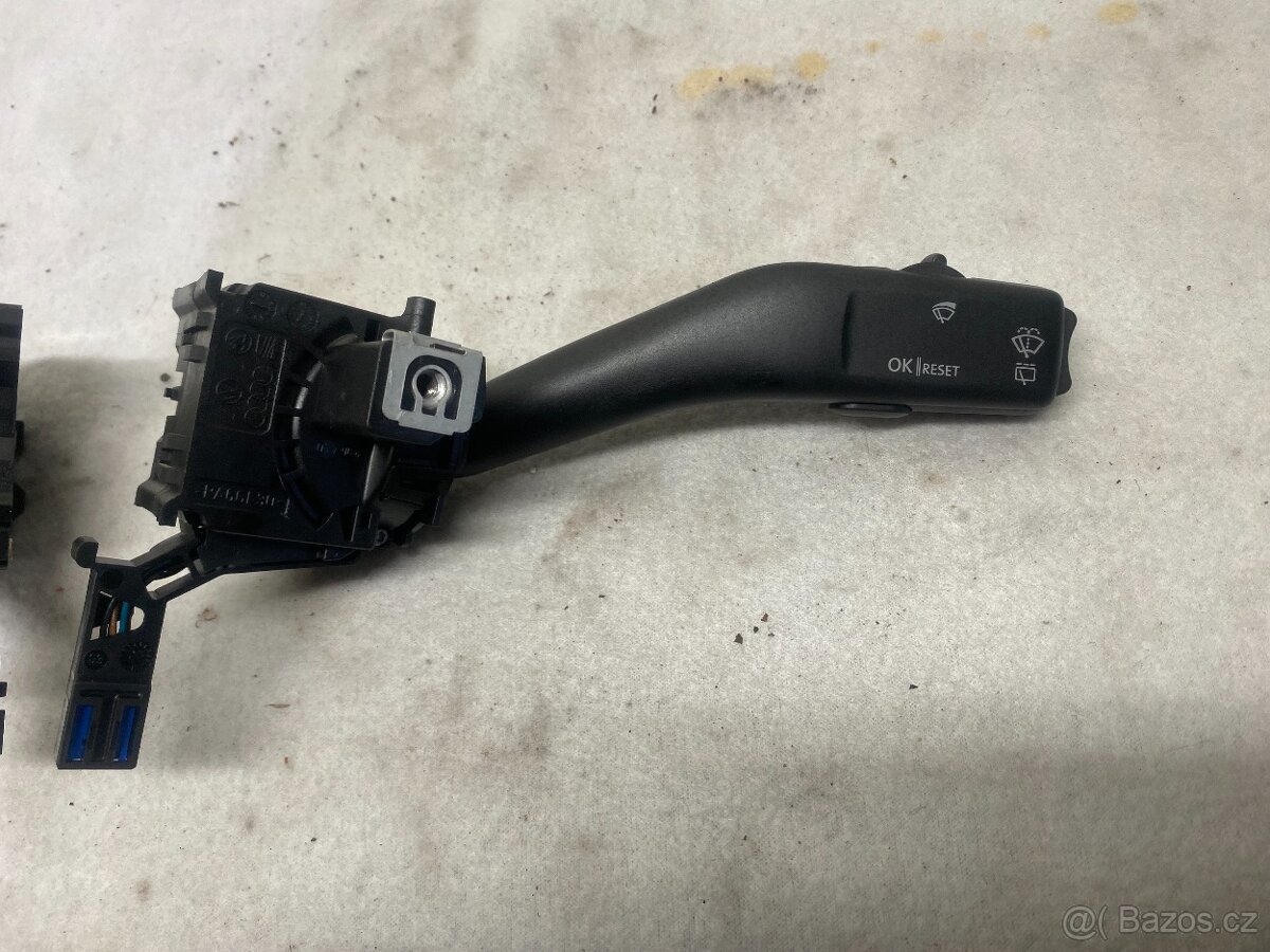 ŠKODA OCTAVIA 2 2004-2013 - PÁČKY POD VOLANT S TEMPOMATEM - 3