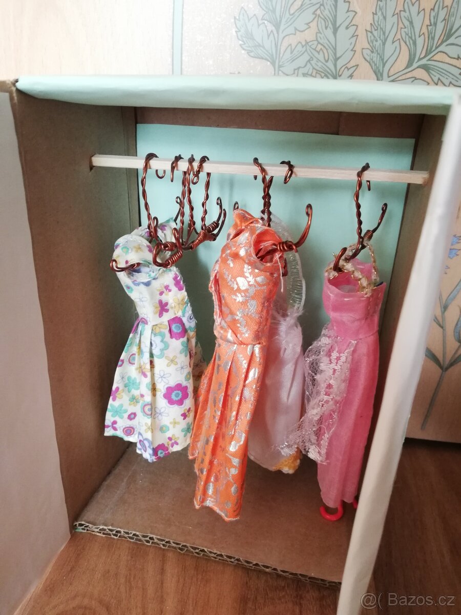 hraný velký set panenek Barbie + Ken + děti - 3