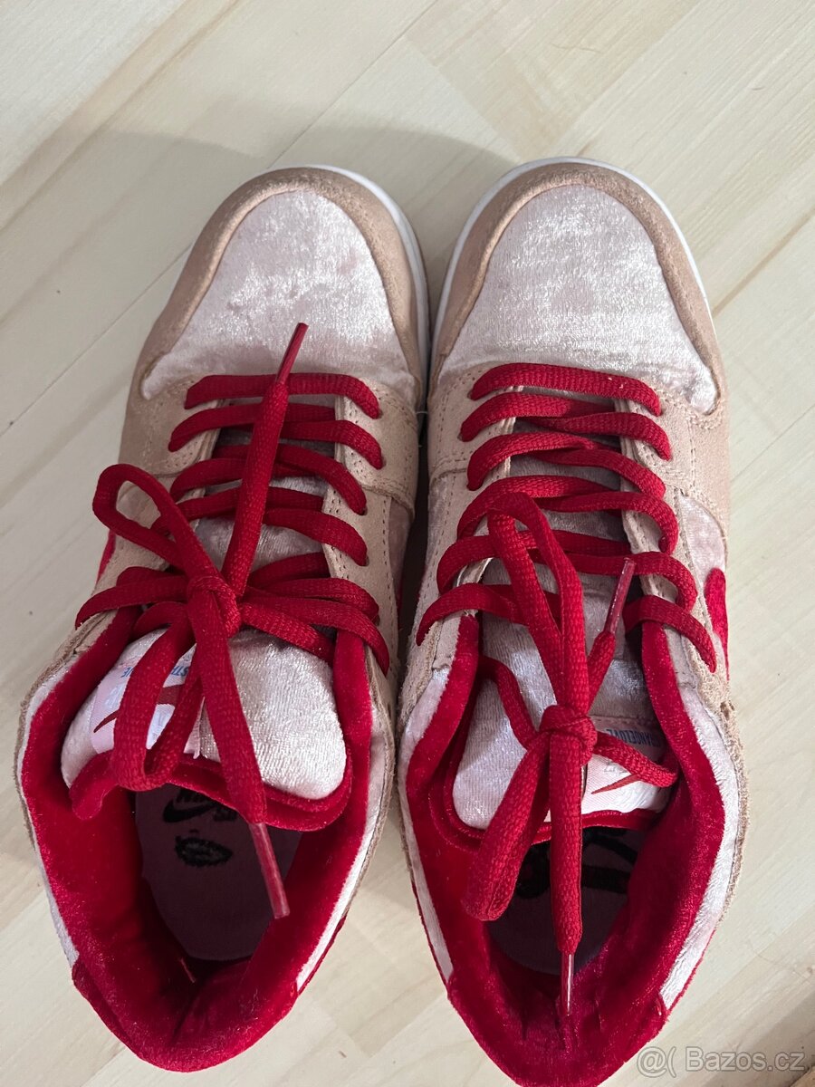 Nike dunk valentýnská edice - 3