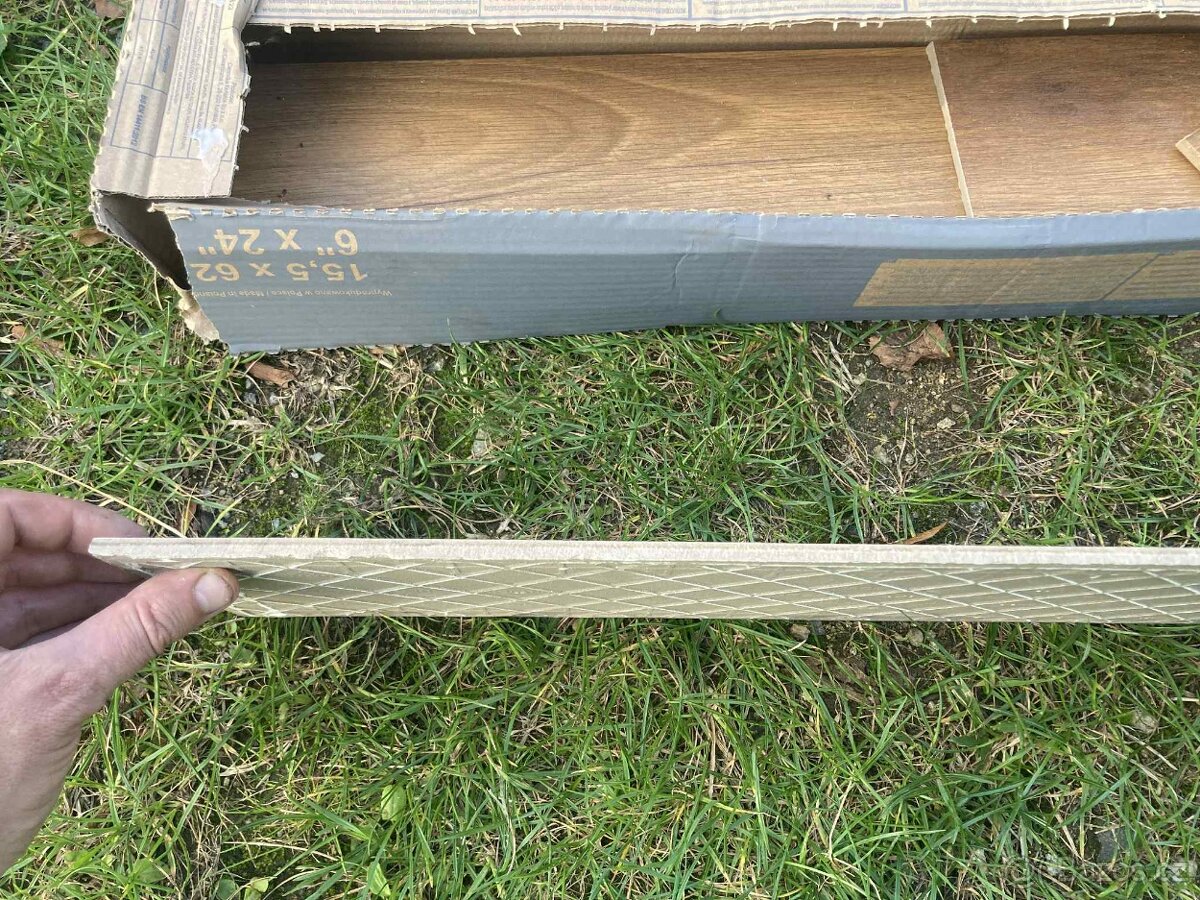 Prodám Pl nové obklady 62x15,5 zbytek balení 5 ks - 3