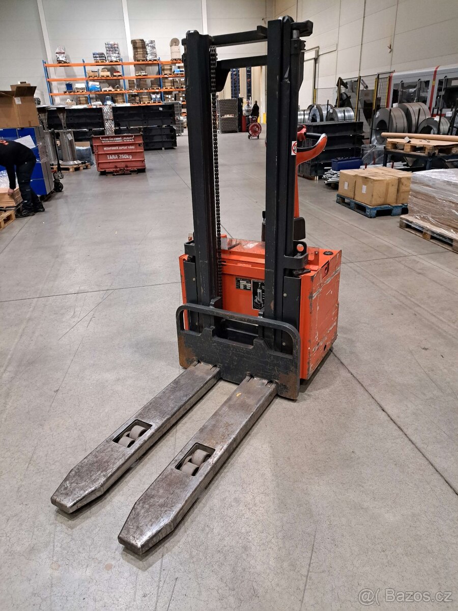 Elektrický paletový zakladač/vozík LINDE (Typ L14), Nosnost - 3