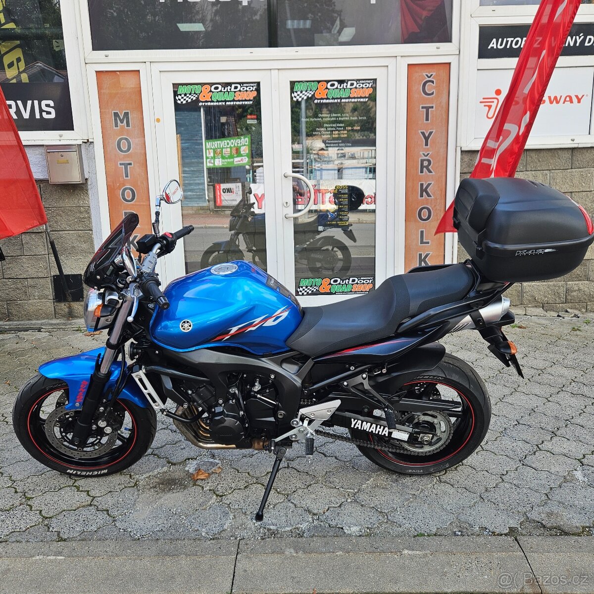 Yamaha FZ 6 Fazer, 1x zadní kufr, 2x klíč - 3