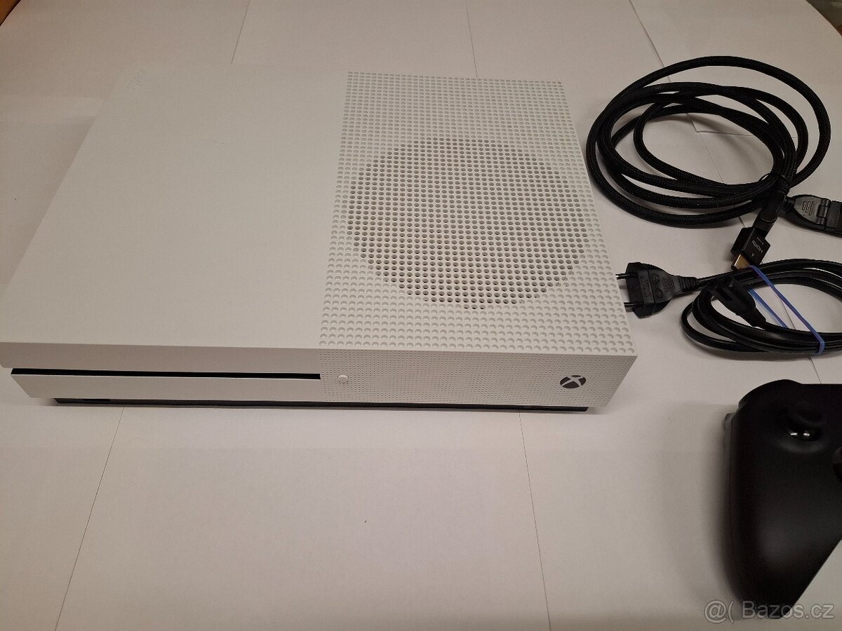 Xbox One S 500gb + 2hry - 3