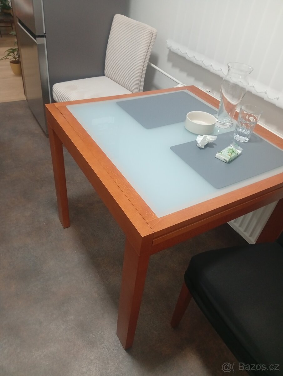 Jídelní stůl - 3