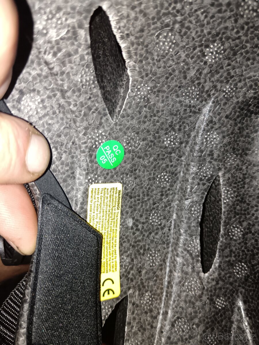 Prodám úplně nová cyklistická helma Met Rivale - 3