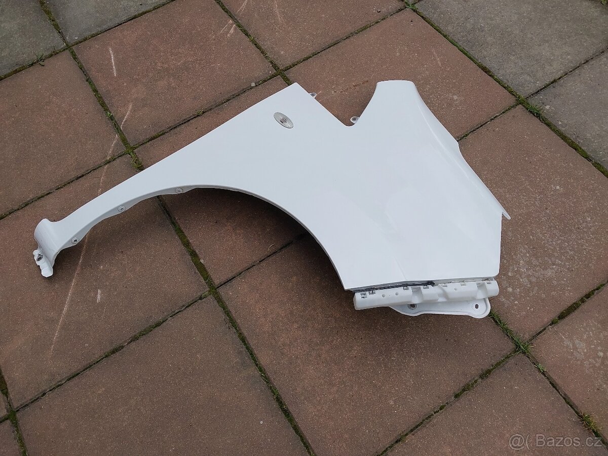 Nissan NV200 : Blatník bílý pravý - 3