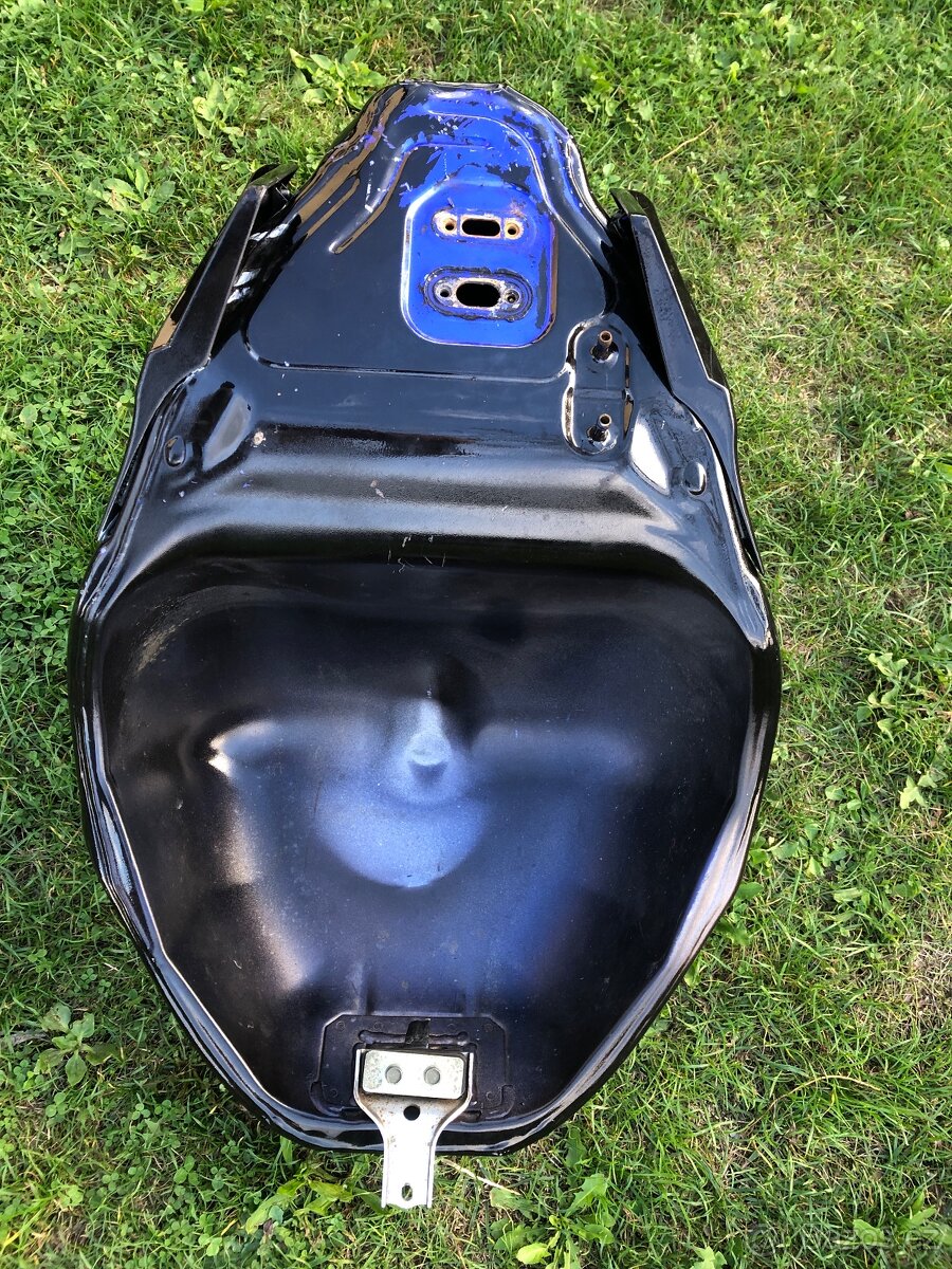 Nádrž Yamaha YZF-R1, 1998 - 3