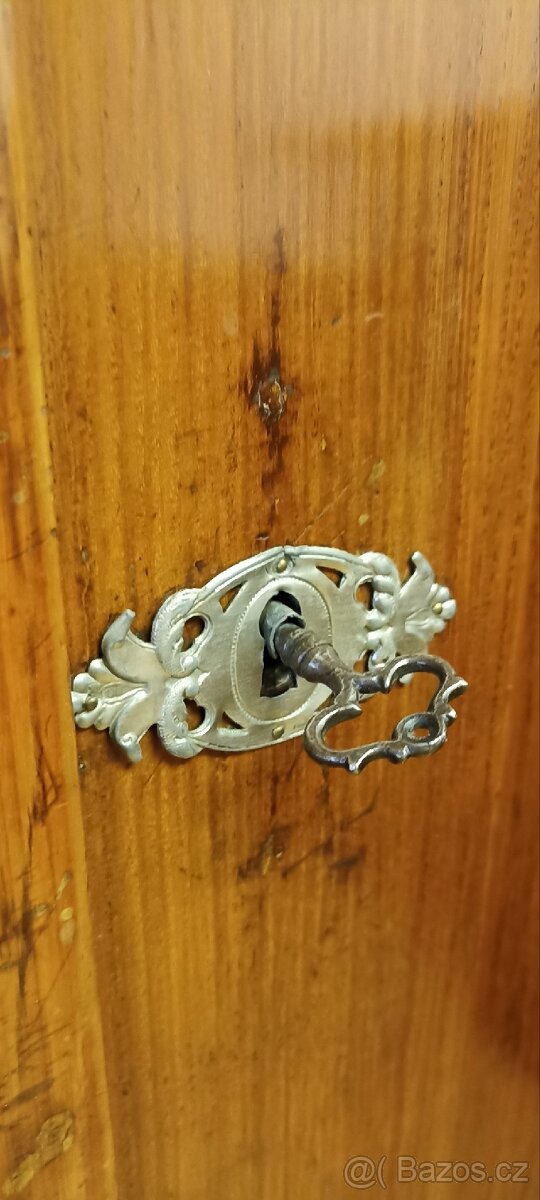 Starožitná skříň - 3