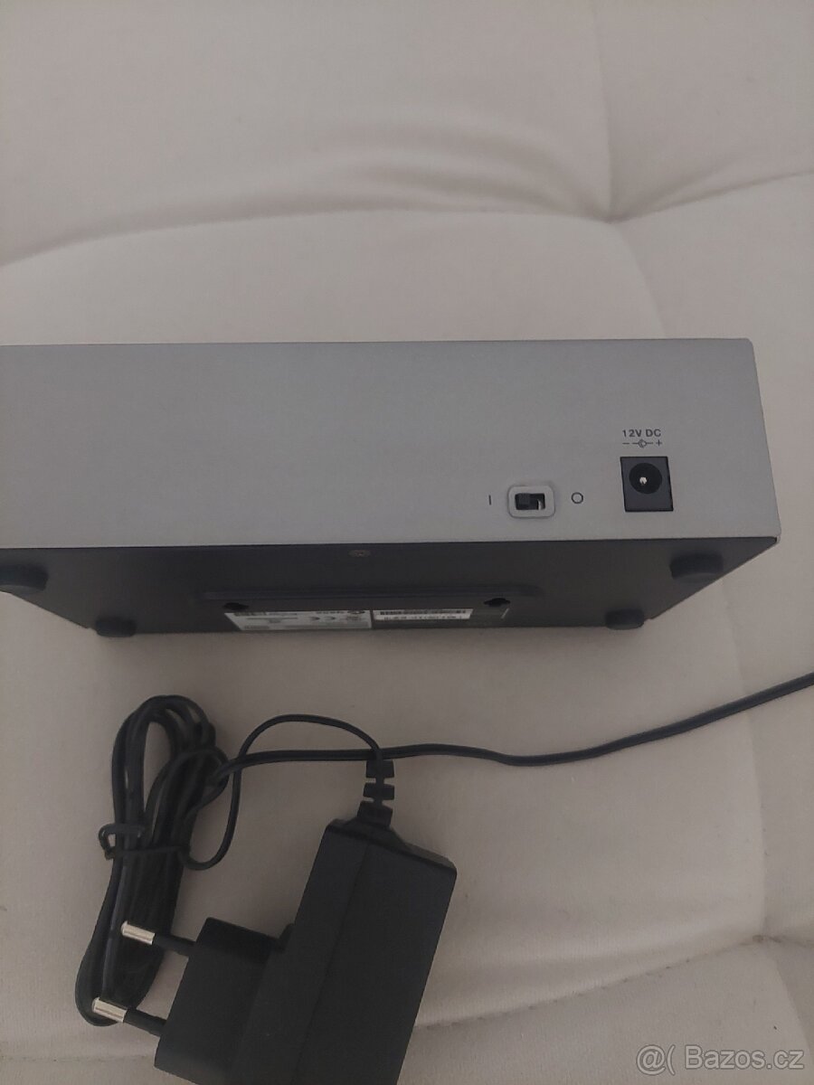 Cisco SF100D-16 switch - 3