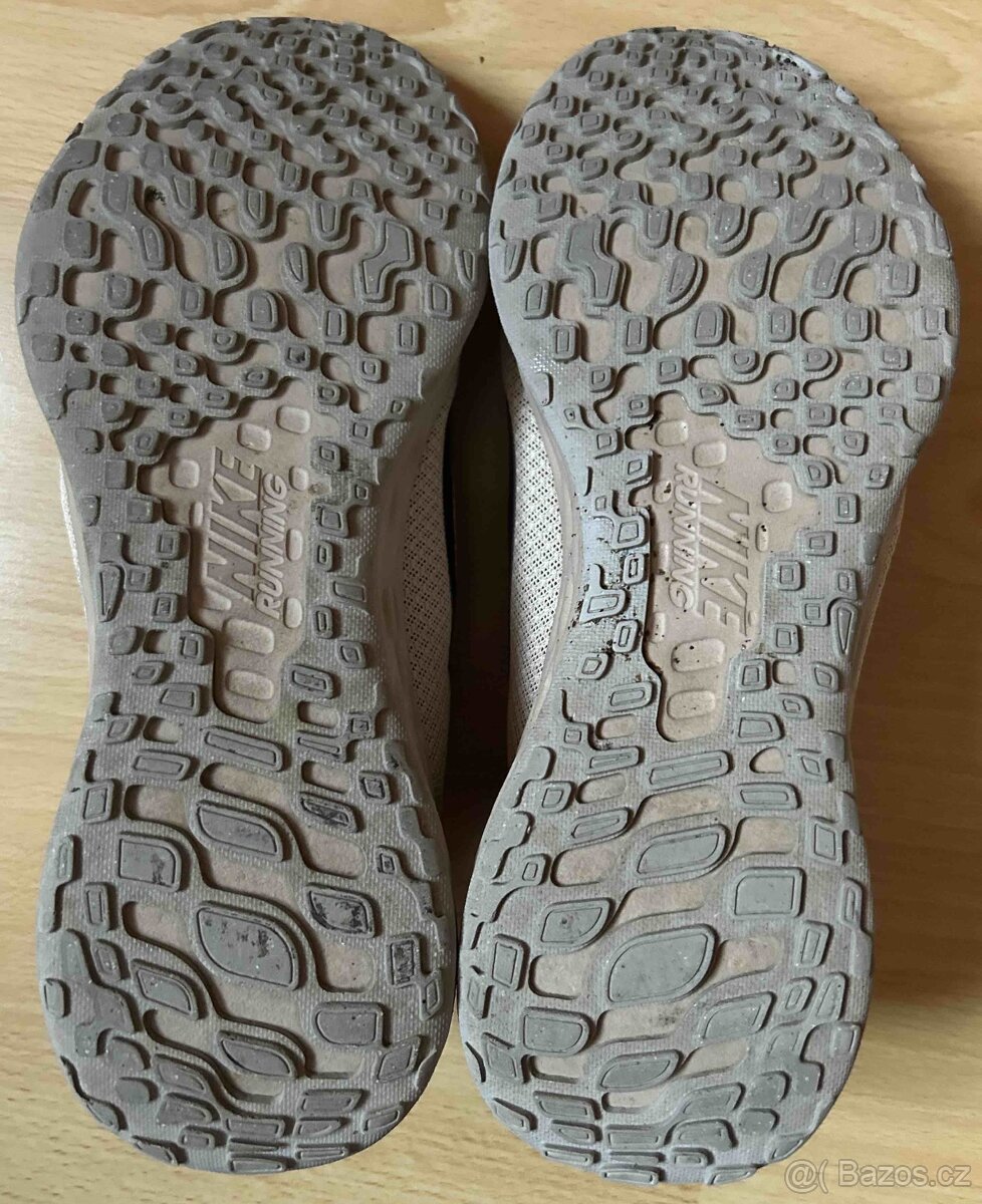 Běžecké tenisky Nike Revolution 6 - 3