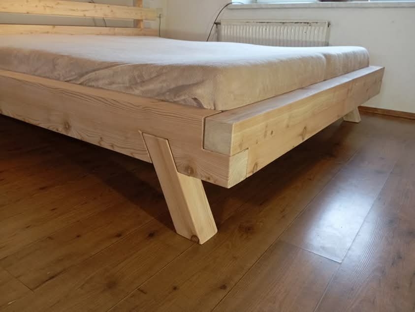 Masivní severská modřínová postel - 3