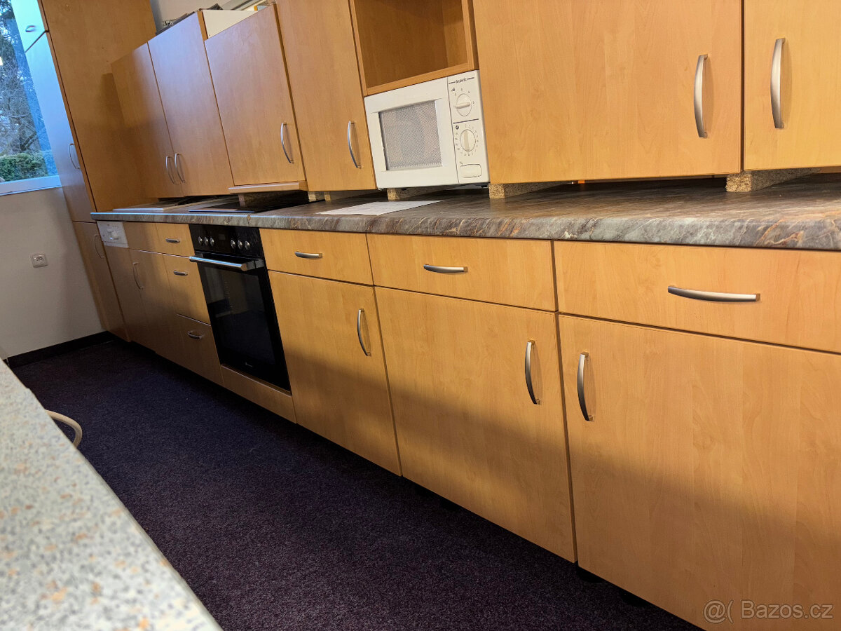 Kuchyň se zánovními spotřebiči - 3