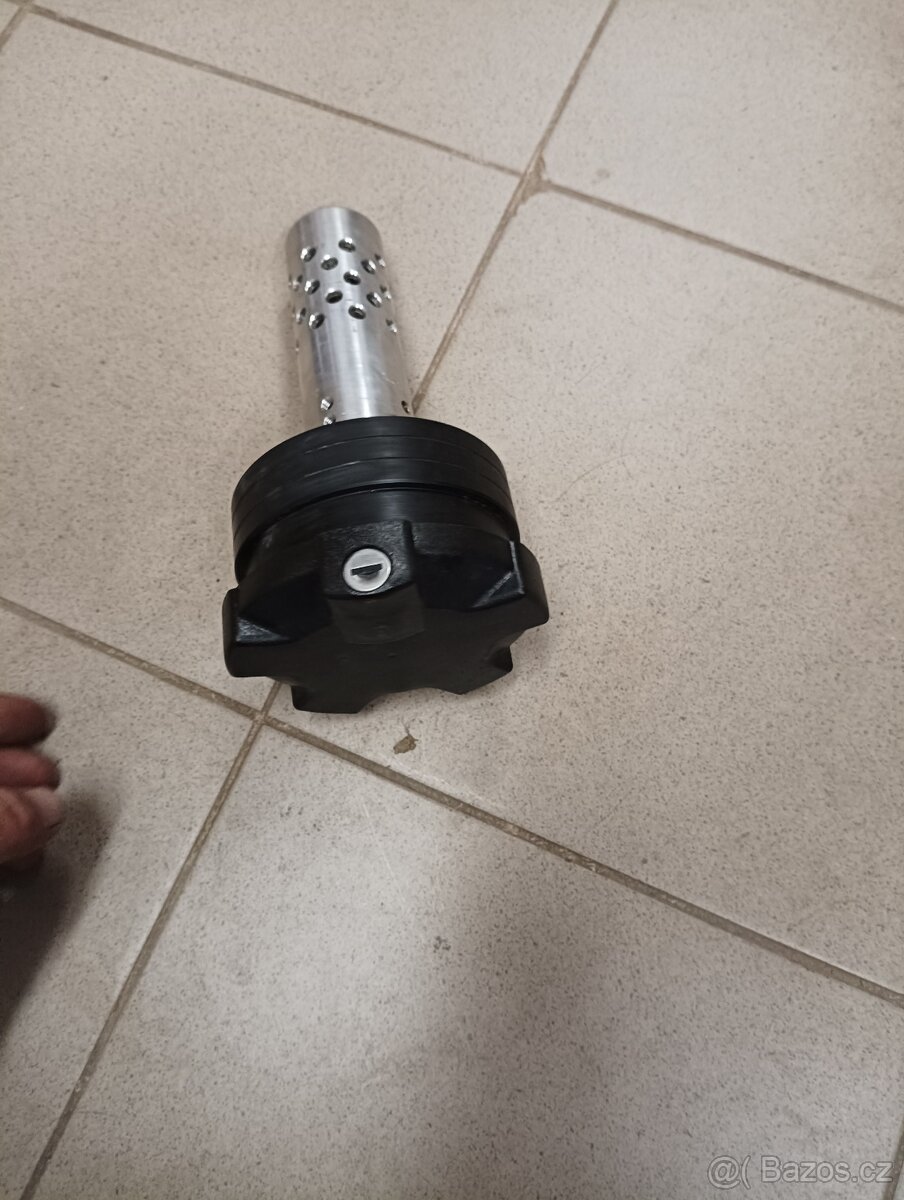 Bezpečnostní víčko nádrže - 3