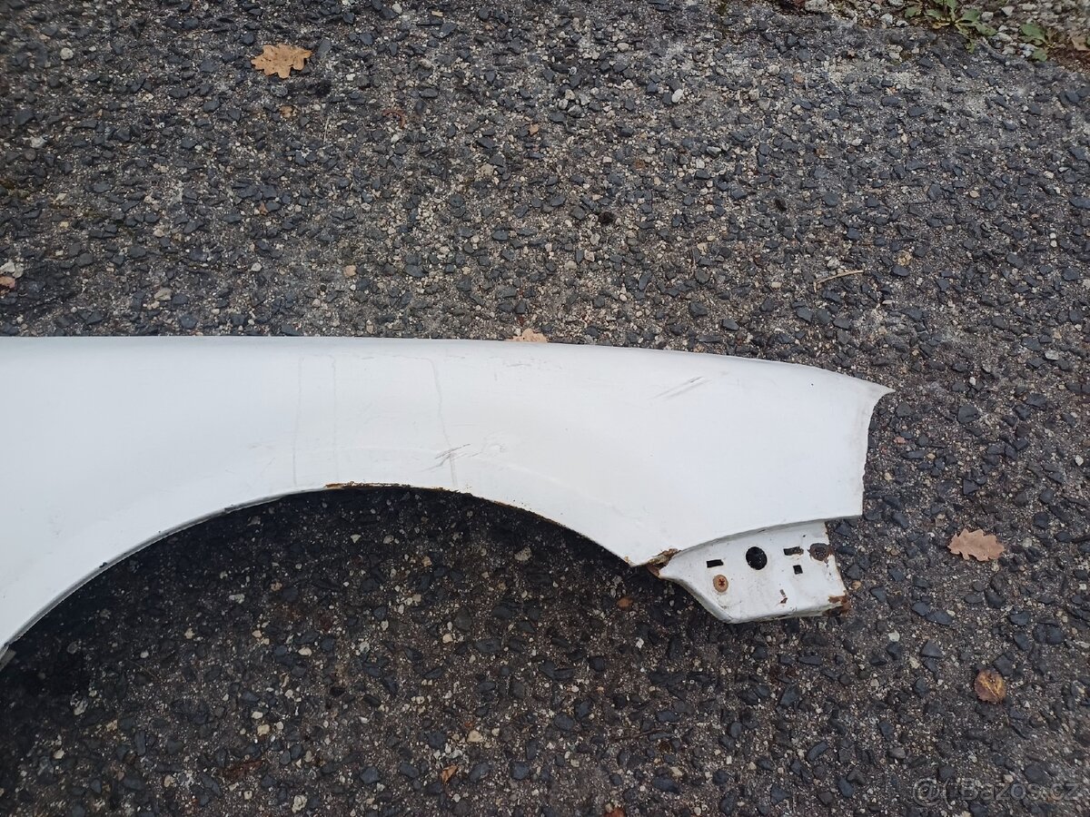 Pravý blatník, pravý zrcátko, poklice na Vw Passat b5.5 - 3