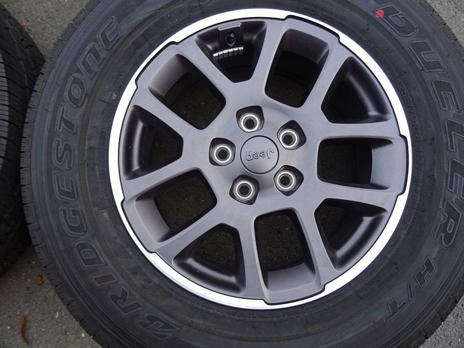 Alu disky Jeep Wrangler, 18", 5x127, celoroční Bridgestone - 3
