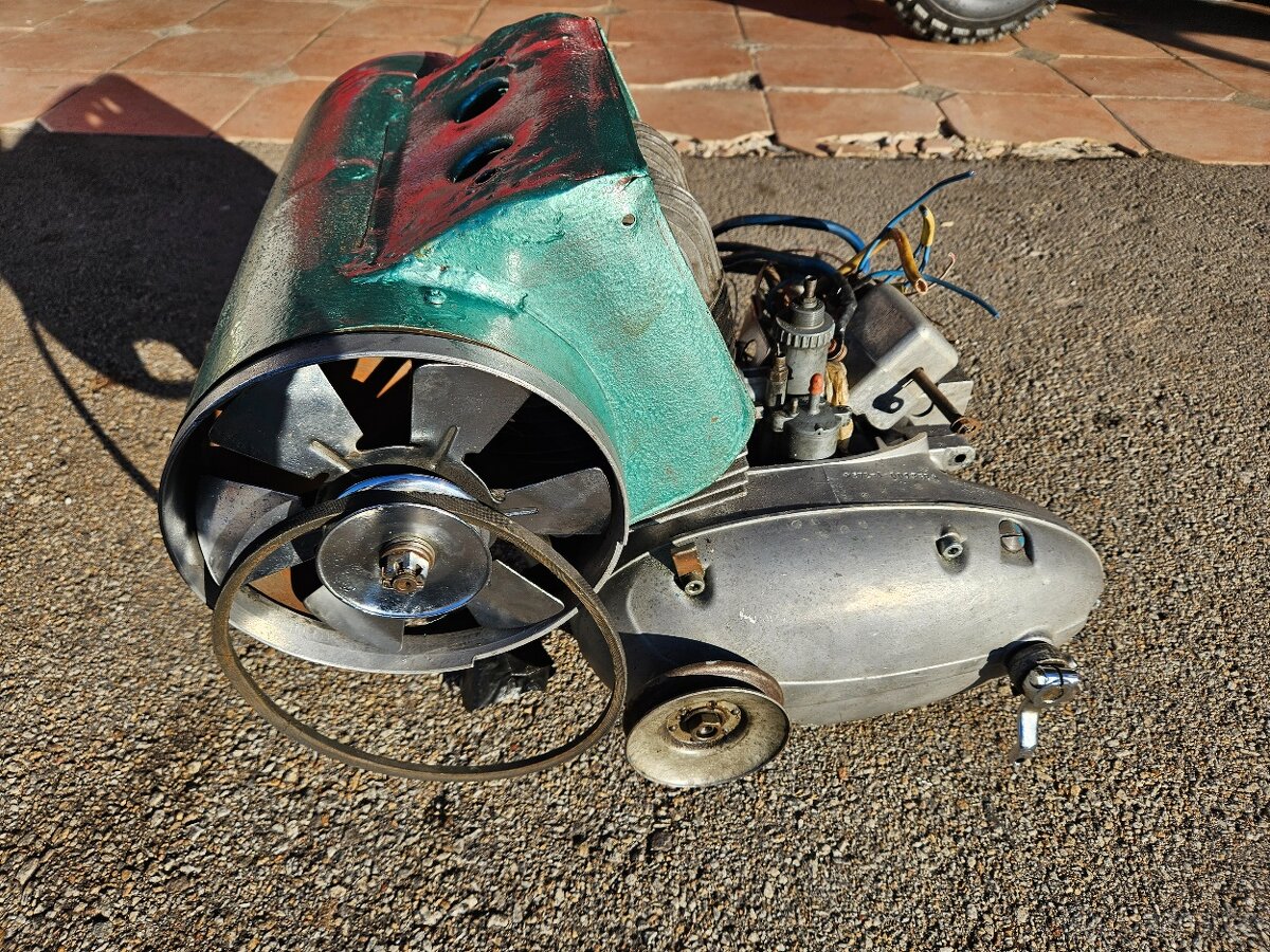 Prodám motor Velorex typ 572/350 - 3