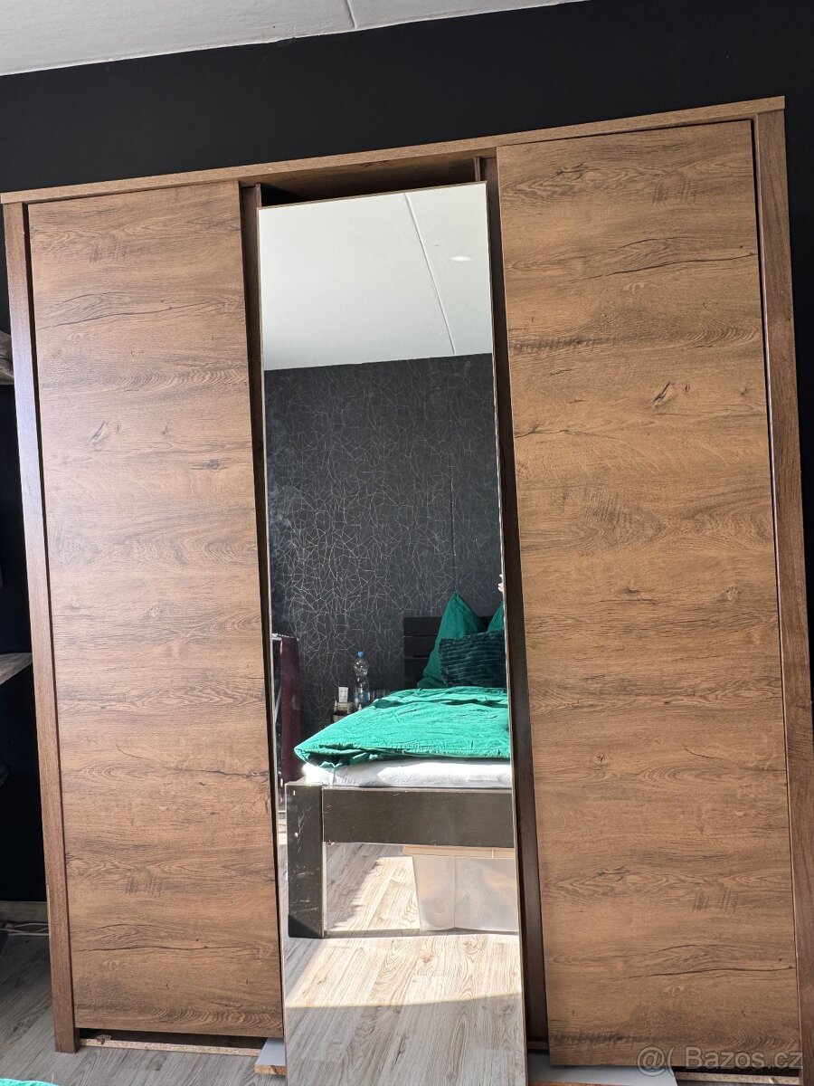 Šatní skříň - 3