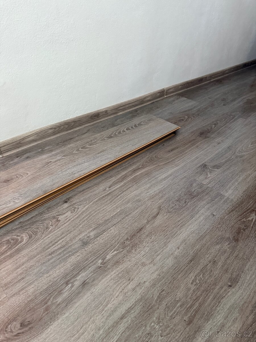 Šedá plovoucí podlaha - 3