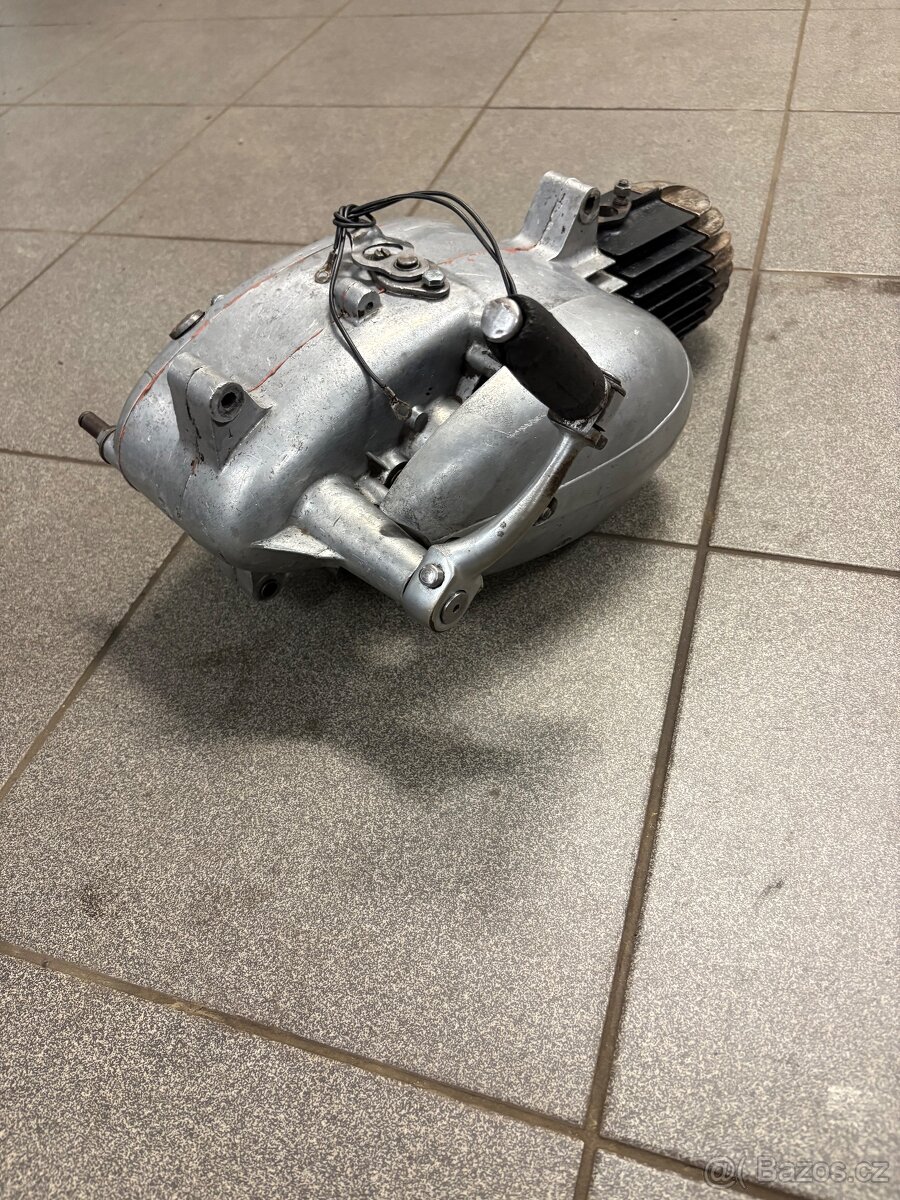 Jawa 555/550 motor - 3